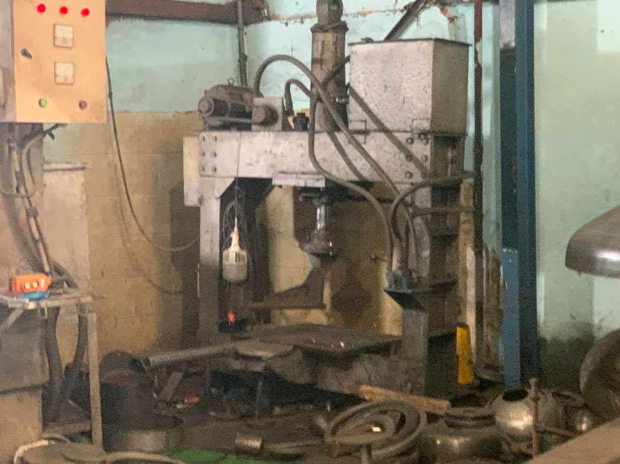 Metal spinning machine 5.jpg